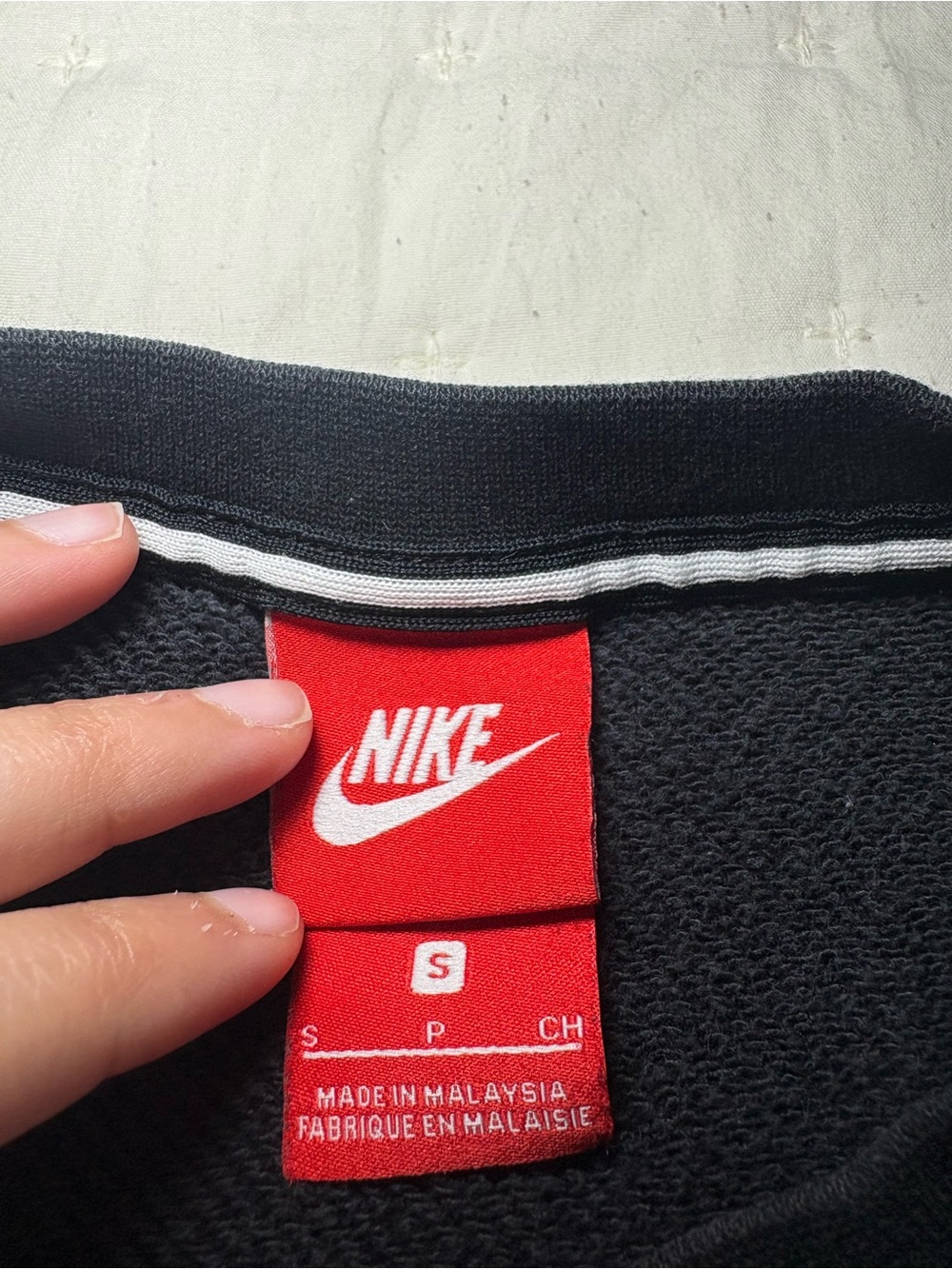 Nike Women's Cropped Crewneck Sweatshirt Size
Small Black Pullover - Picture 5 of 9